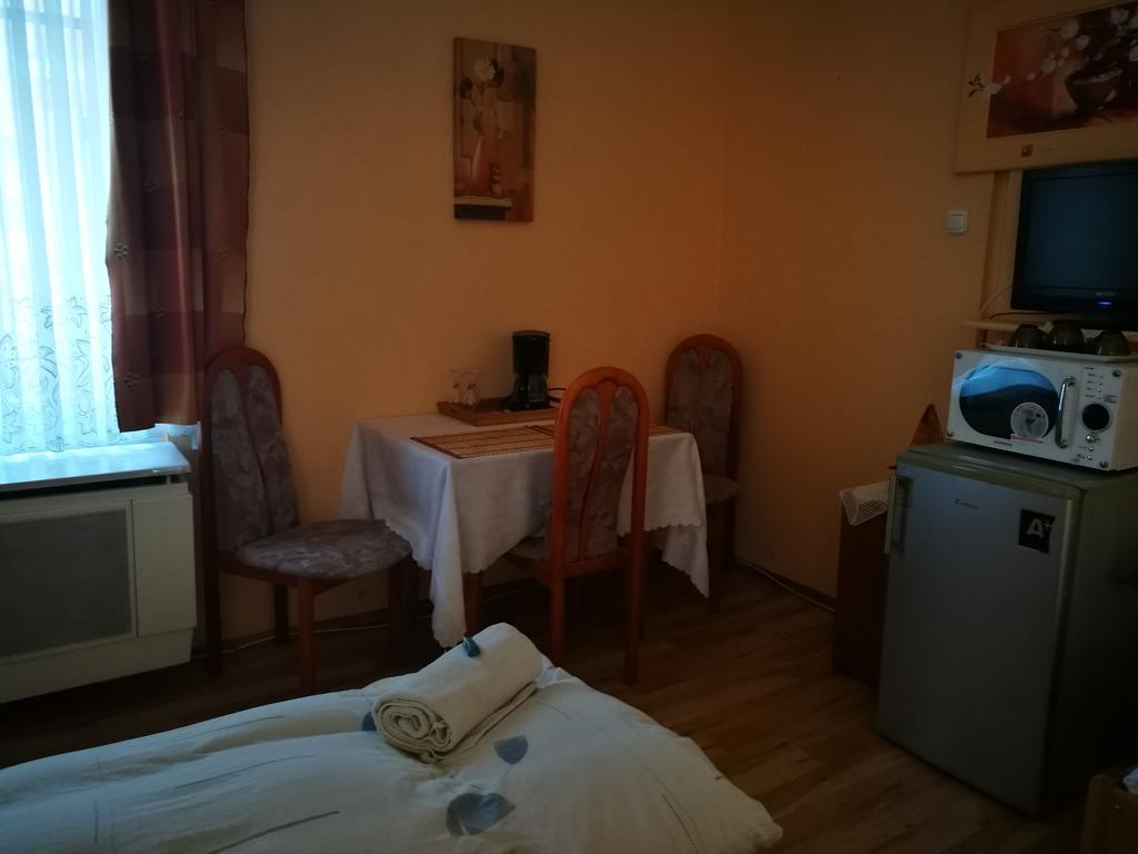 City Camping& Apartman &Bungalow Hotel Győr Exterior foto