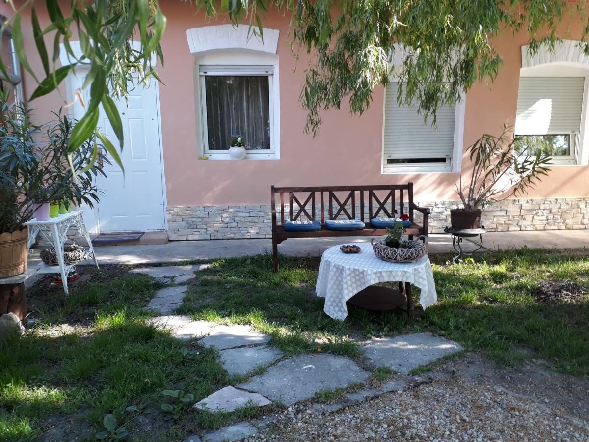 City Camping& Apartman &Bungalow Hotel Győr Exterior foto